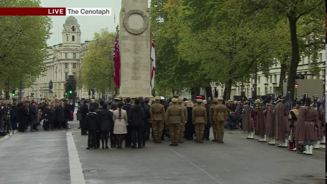 BBC News - Remembrance Day 2017 - Big Ben chimes