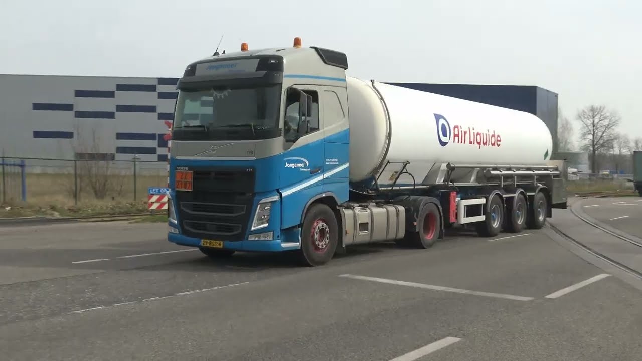 Volvo on the road 149