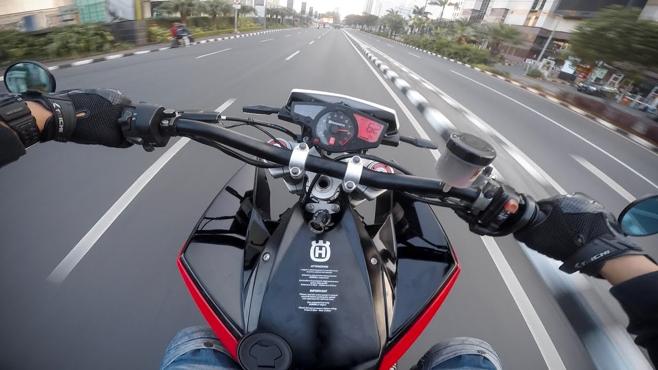 The Pure Sound of Husqvarna NUDA 900R