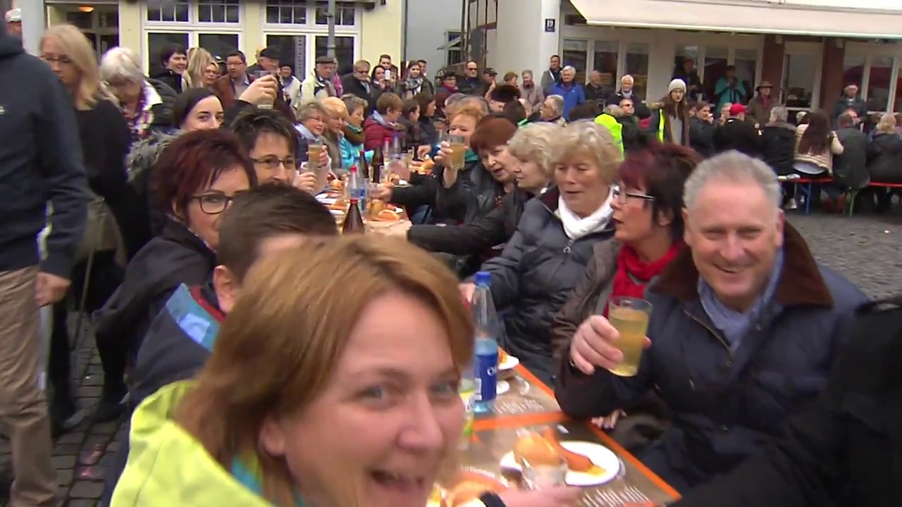 Froistecker Nidda - die längste Picknicktafel der Welt