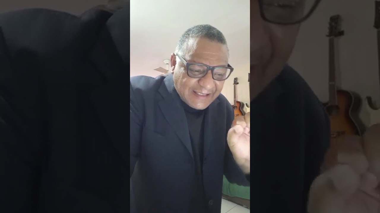 Deus se apresenta como a Fonte.Mas muitos trocam a Fonte por seus próprios reservatórios. Jr.2:13.🙌🏾