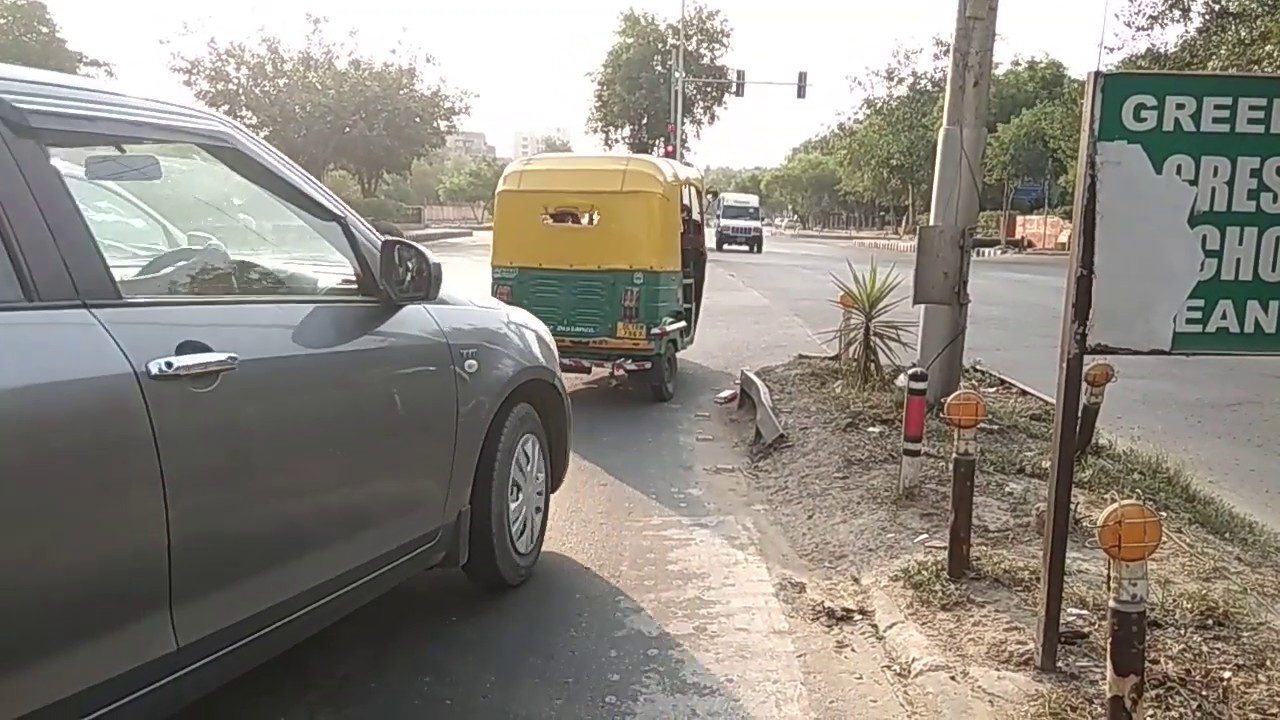 Traffic Rule Breakers - Delhi - 1 - Bad Driver on the Road - India - crazy driver - risking lives