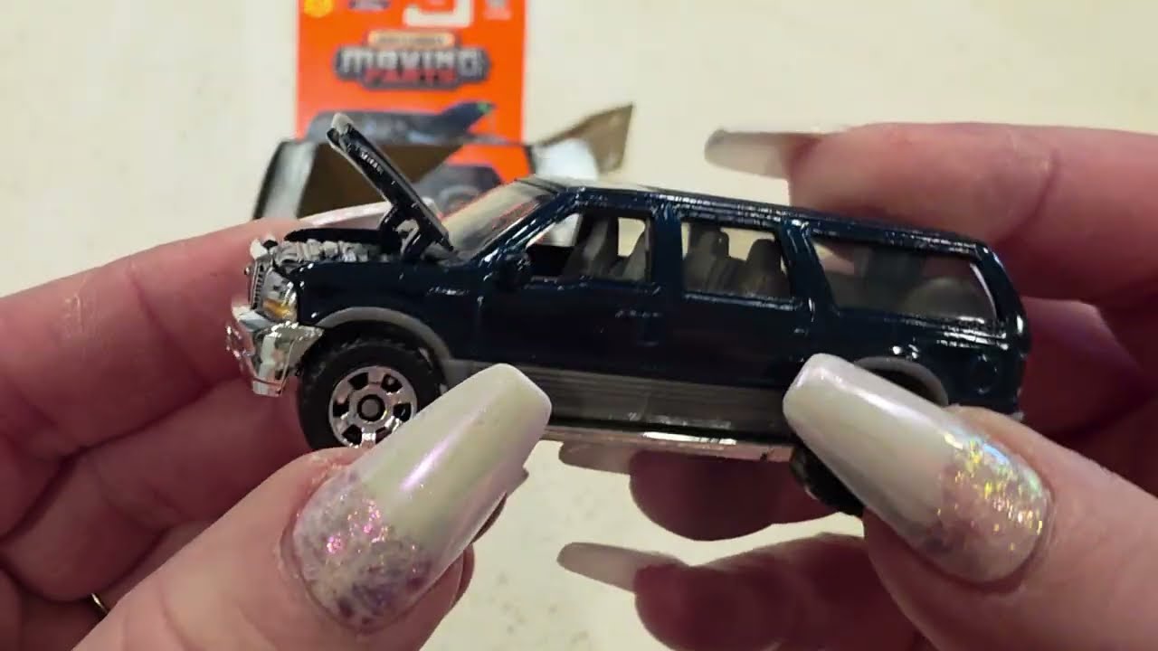 Matchbox Moving Parts 2004 Ford Excursion SUV Truck Un-Carding Unboxing Show, Play & Tell!