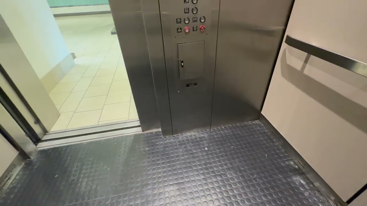 Montgomery Hydraulic Elevator - Northshore Mall (Central) - Peabody, MA