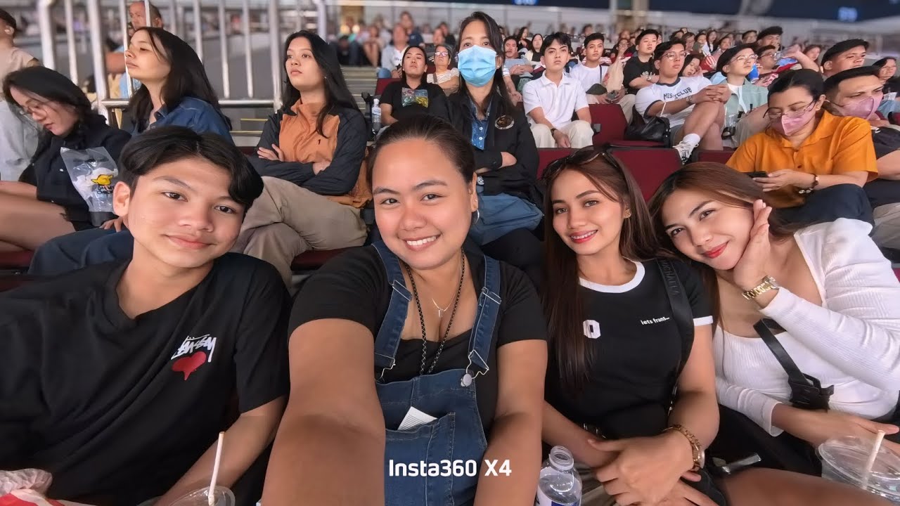 my nephew's first tym experiencing PVL live 😁 😊 