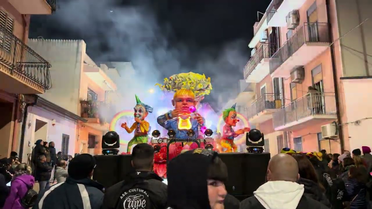 Esibizione carro Allegorico “Regalateci un sorriso” 1° classificato Carnevale di Villasmundo 2025