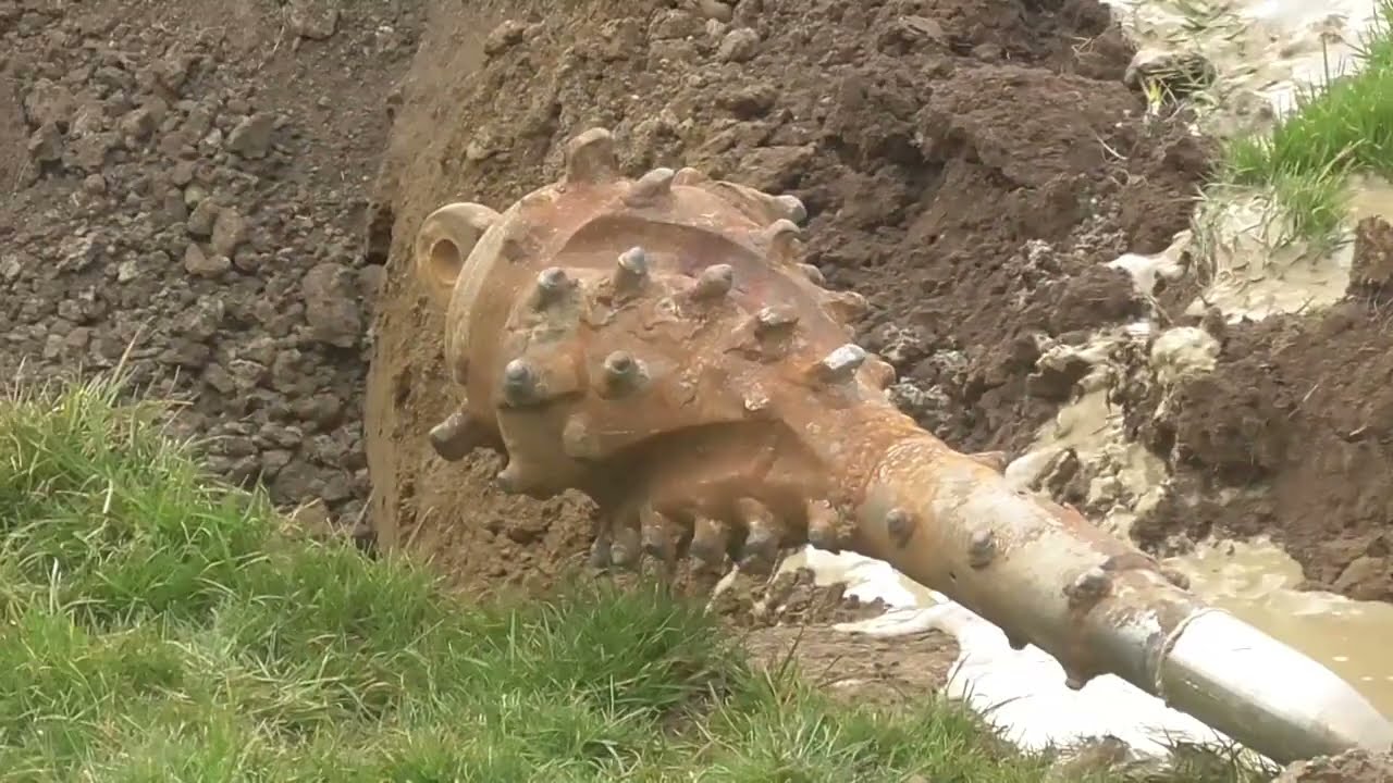 Bieri’s spektakulärer Leitungsbau - Spülbohrung unter die Kantonsstrasse im Gondiswiler Unterdorf