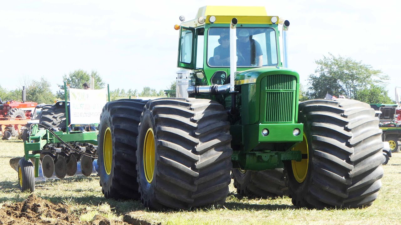 John Deere 7520 with HUGE SHOES Plowing