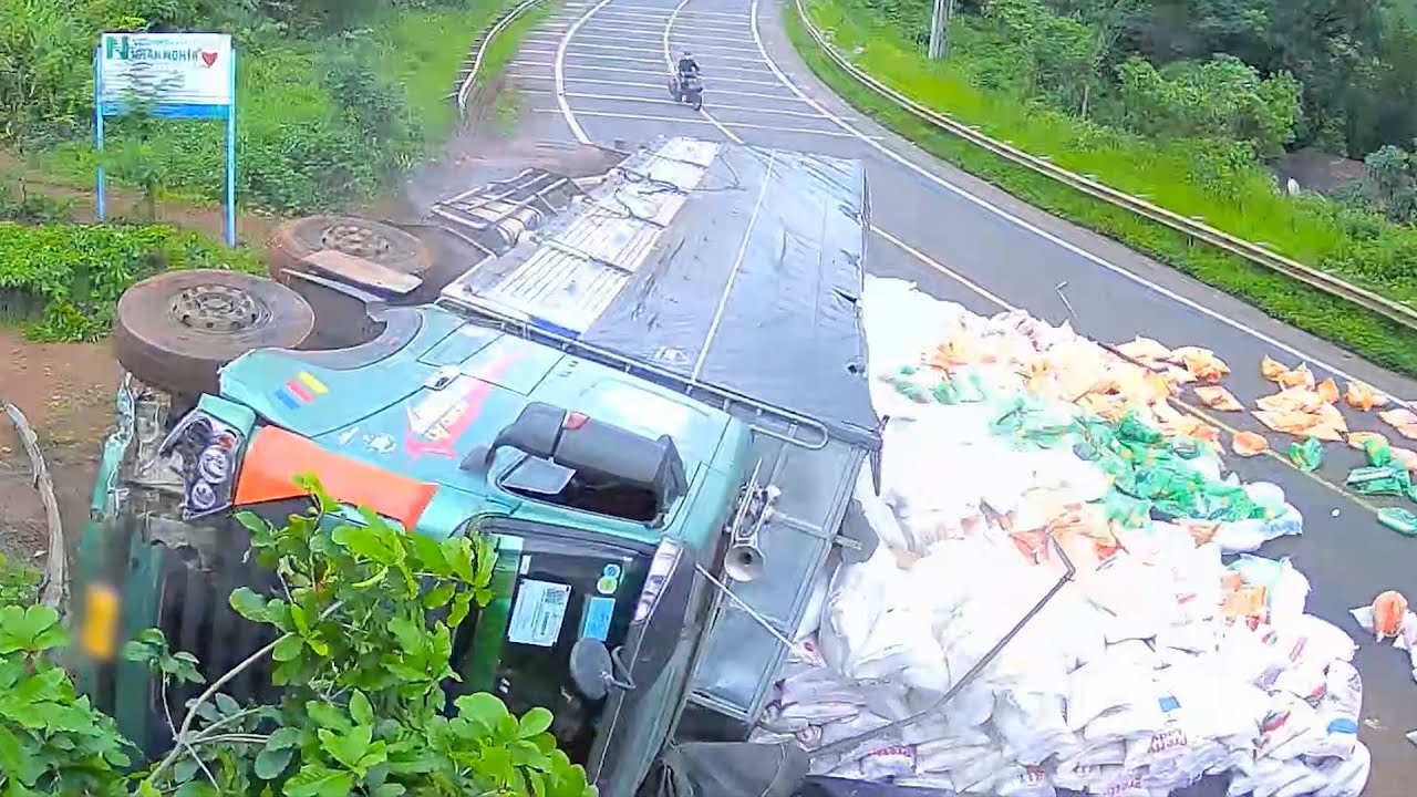 Truck With Heavy Load Flips I Viral Videos Of The Week