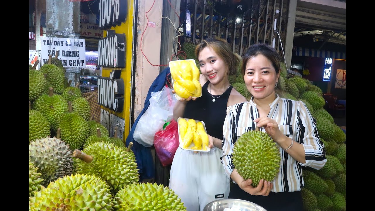 Chị Yến tách sầu riêng cơm vàng sóng sánh ngon thượng hạng, tự chín, không bao giờ nhúng thuốc