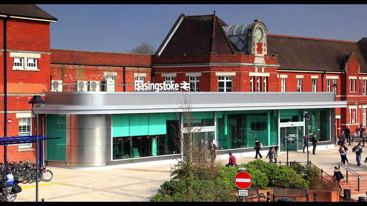James Acaster sleeps rough at Basingstoke Station - Classic Scrapes