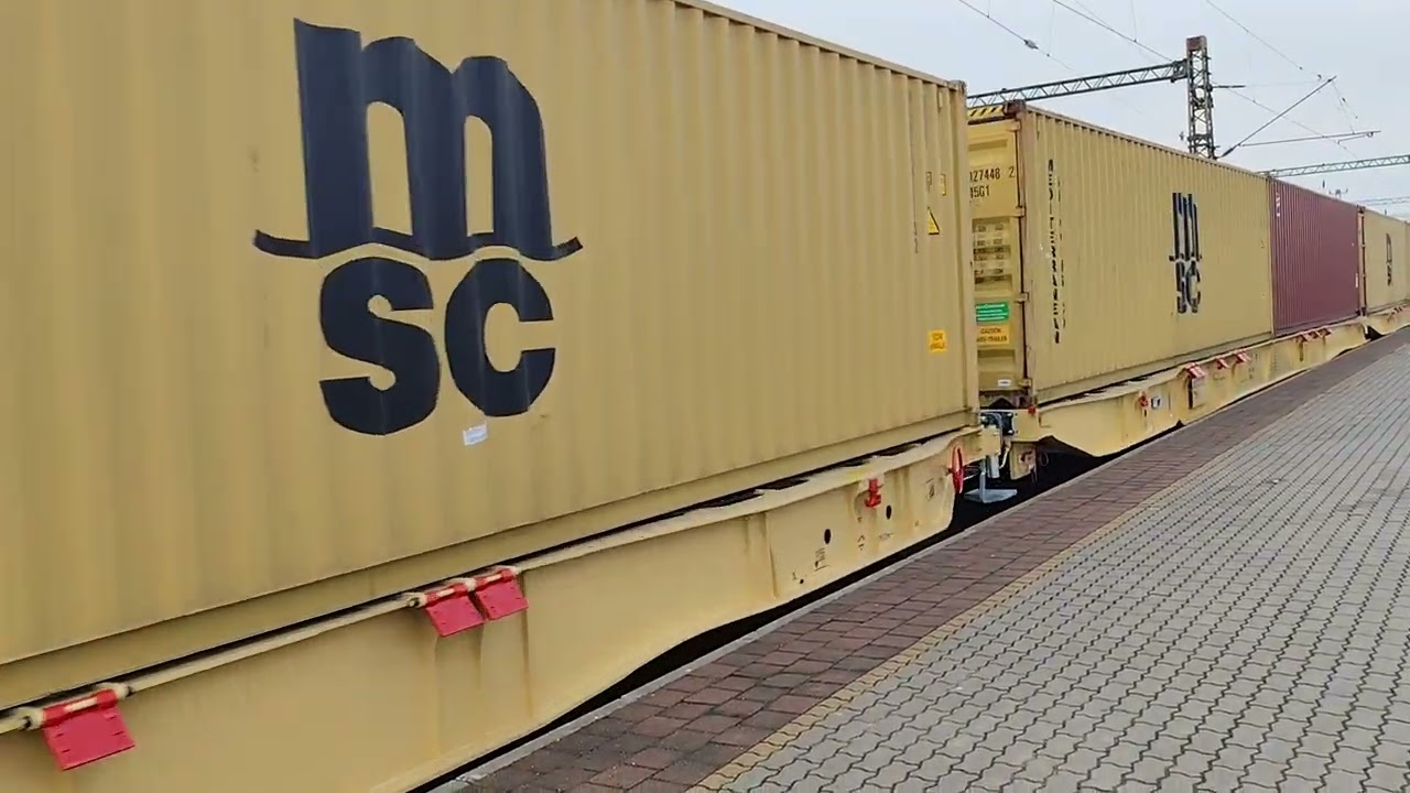 CD CARGO 240 139-es Laminátka mozdony halad át konténervonatával Budapest-Kelenföldön