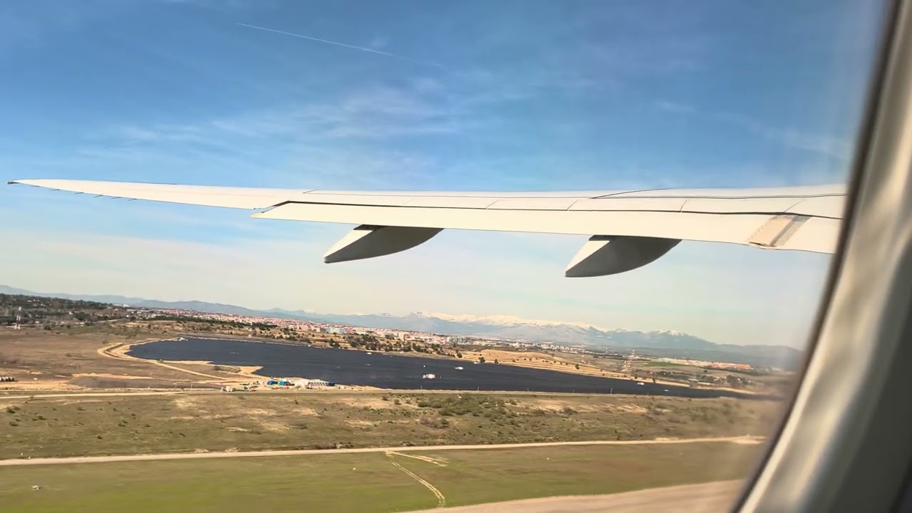 Takeoff from Madrid Adolfo Suárez of Embraer E195-E2 (Binter) to Los Rodeos