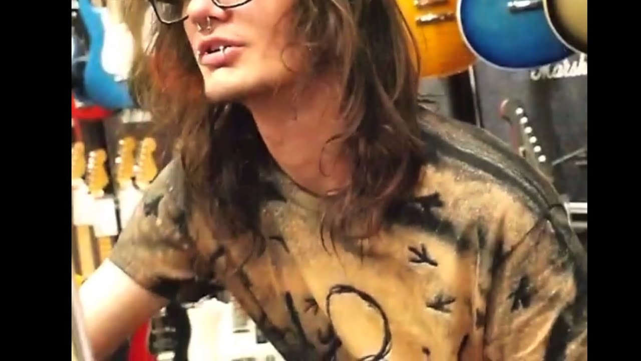 getting kicked out of guitar center w/ voluntaryviolence :000 XD 