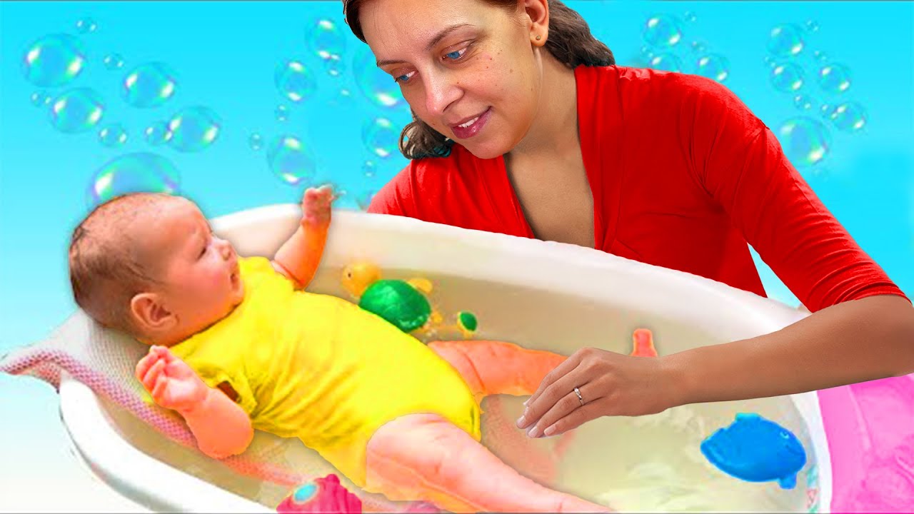 🧼 Prima BĂIȚĂ a Mihaelei-Andreea 👶 în noua cădiță a bebelușului 🛁