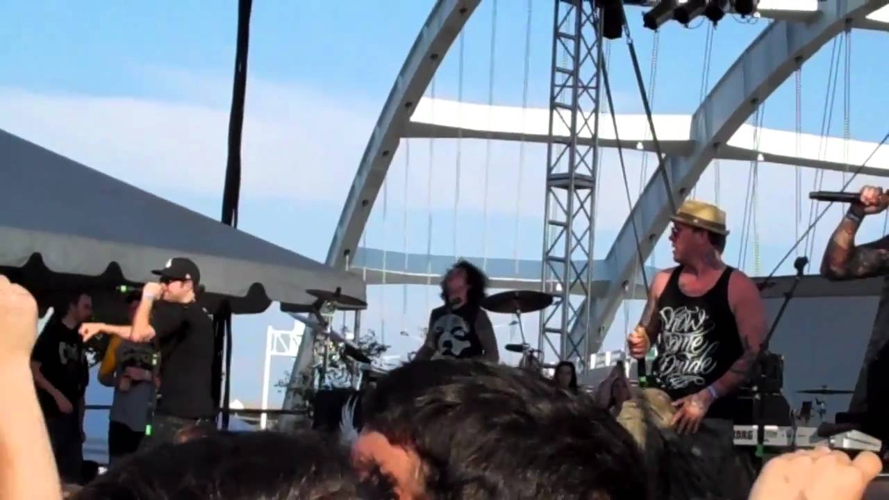 Hollywood Undead - Dead In Ditches (Live @ Bonzai)