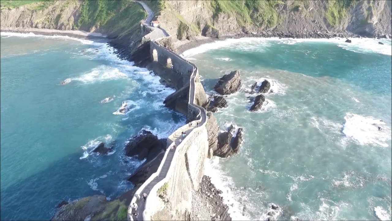 Gaztelugatxe, y Bermeo, Explora la Costa de Vizkaia a vista de pajaro