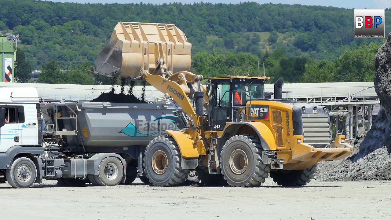 **HUGE** CATERPILLAR 972M Loader / Radlader, Materialumschlagplatz Albvorlandtunnel, 30.05.2018.