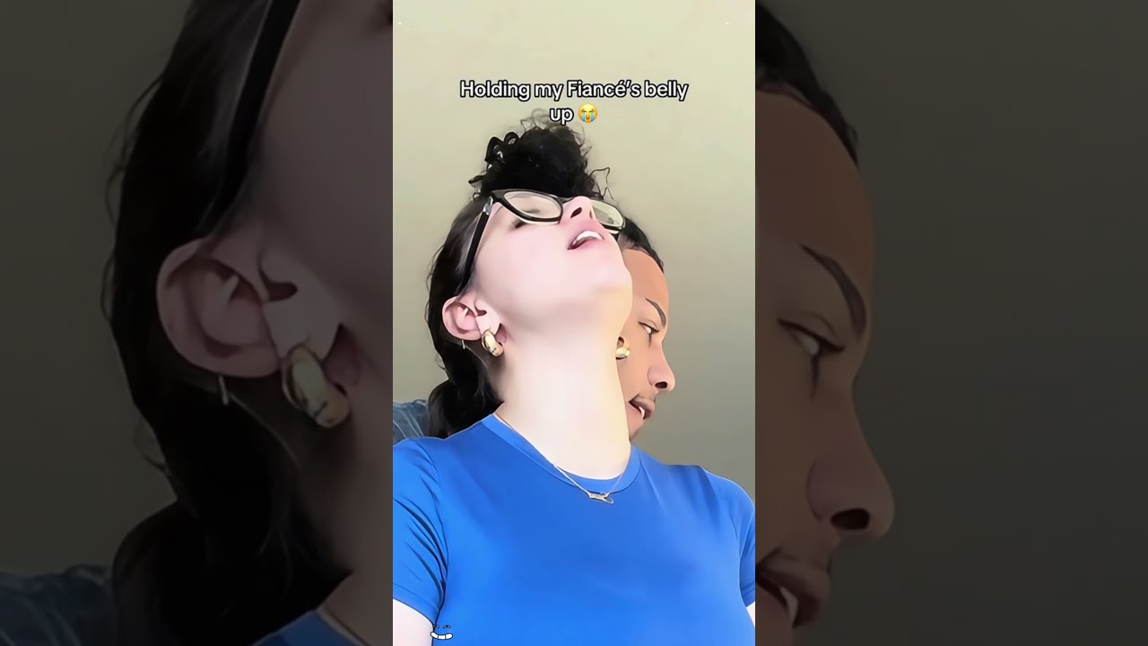 Holding up my wife’s pregnant belly #wife #holding #pregnant #funny #funnyvideos #funnymoment