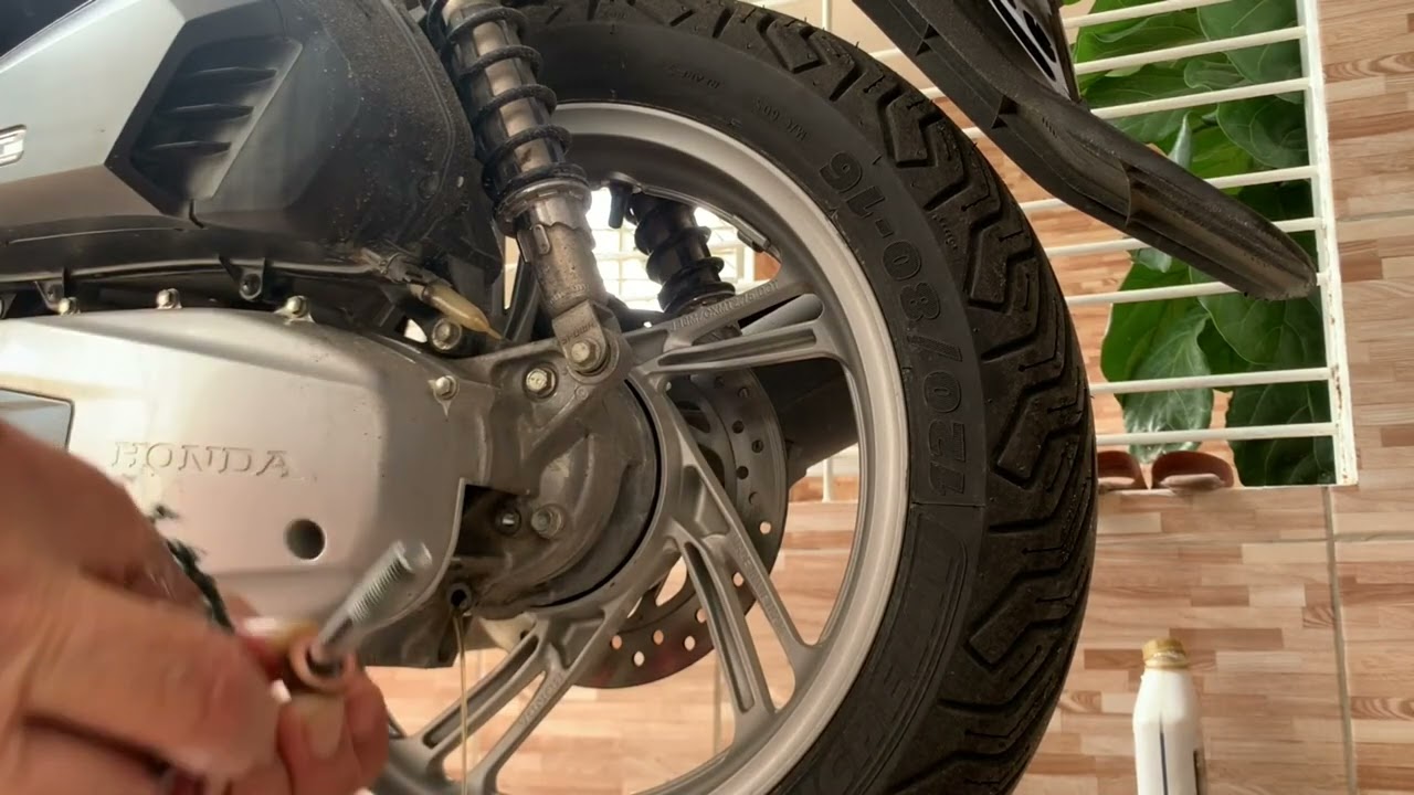 Como trocar oleo de transmissão Cvt Honda SH 150(passo a passo)