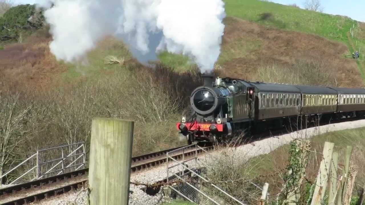 Goliath 5239 chuffing passed Saltern Cove on its way to kingswear!!! 