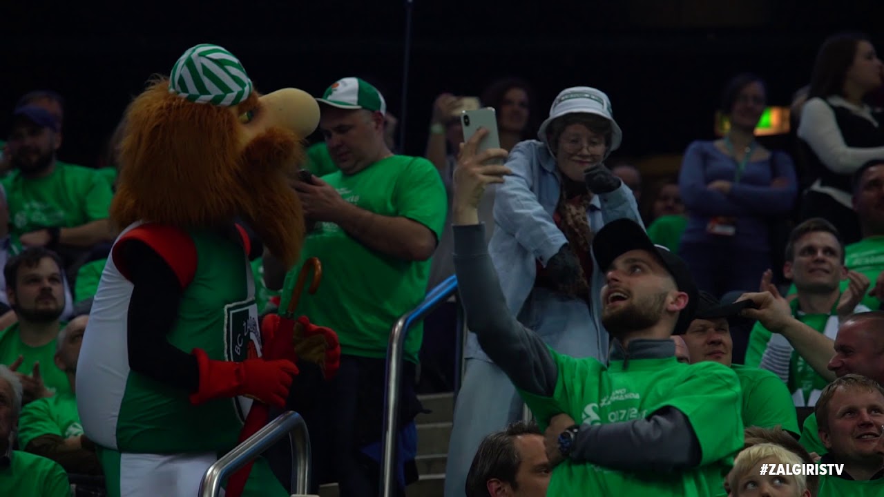 Dancing grandma shows moves during the basketball game at Zalgirio arena