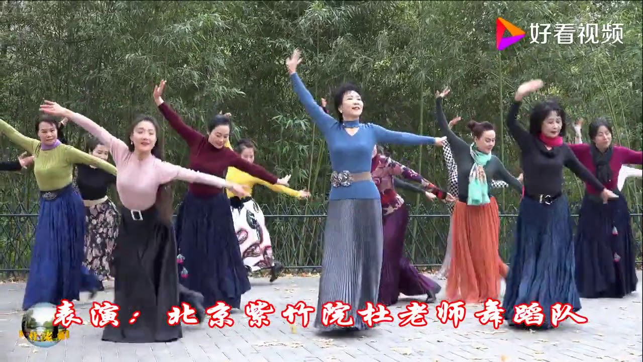 紫竹院广场舞《为你等待》，舞姿优雅曼妙，真的很美！