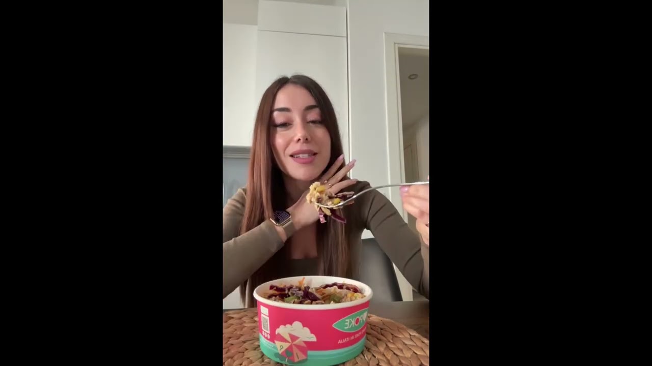 Mangio la poké più economica 🍚 MARTINA.SMIBIE