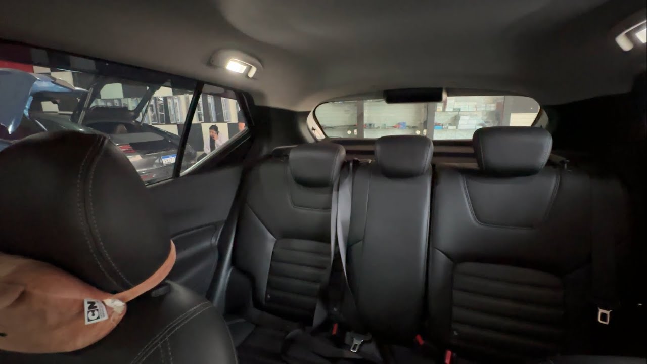 Luz do teto traseira Nissan Kicks,ficou melhor do que esperava