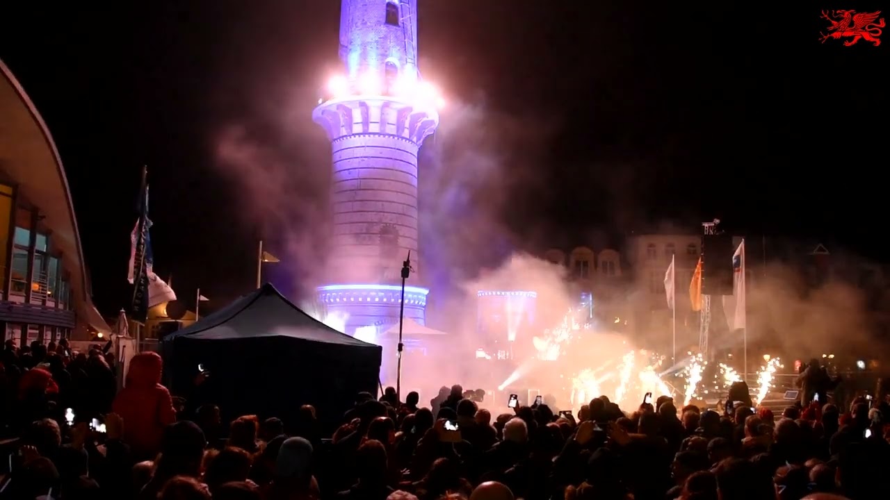 01.01.2023 Europas größtes Neujahrsspektakel Turmleuchten in Warnemünde.