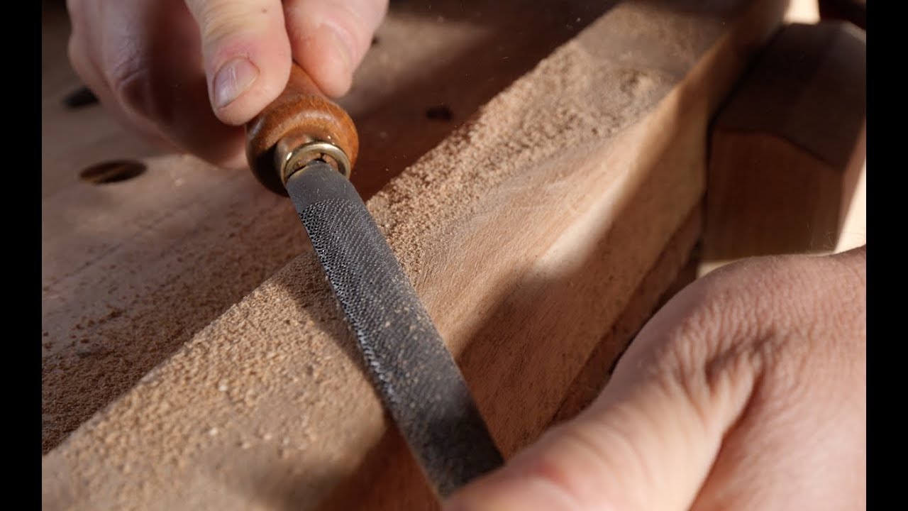 QUELQUES OUTILS POUR LE TRAVAIL DU BOIS À LA MAIN