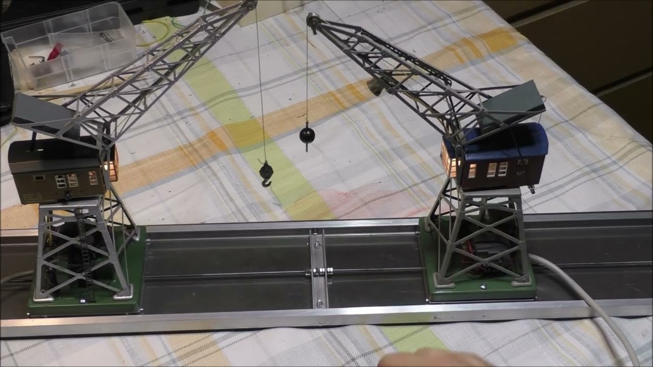 Neue Lösung: Märklin Kran 7051 (451) beweglich, Tandem-Hub