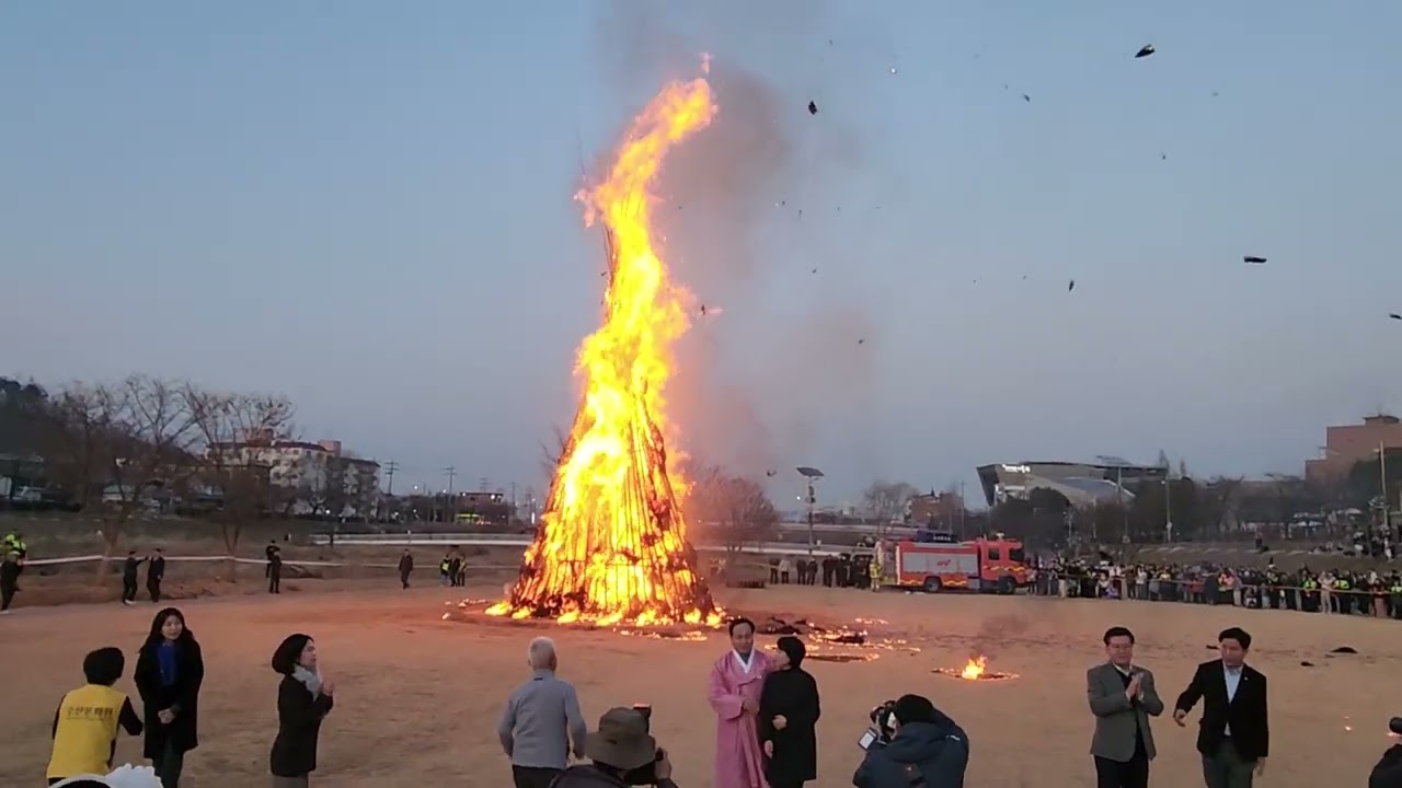 오산시 정월 대보름 행사 달집 태우며 소원 빌기