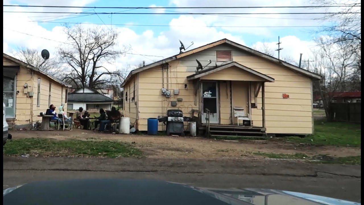 CLARKSDALE MISSISSIPPI POVERTY STRICKEN HOODS