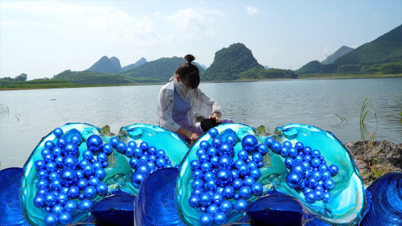 Giant Mutant River Clam Holds Stunning Fortune! Teen Girl Uncovers Rare Pearl Worth Thousands