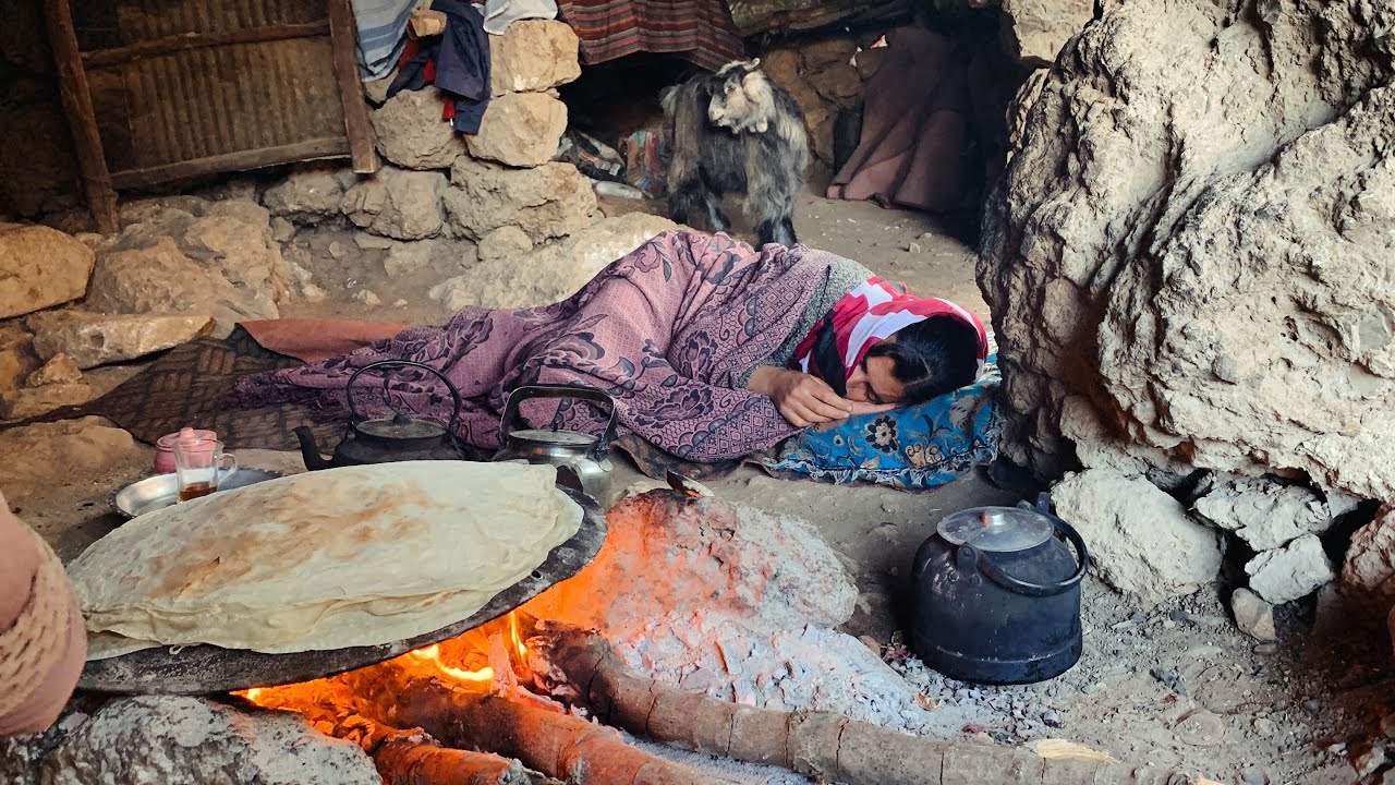 😳 الناس الذين يعيشون  Rural family lives in Cave في الكهوف😱😢