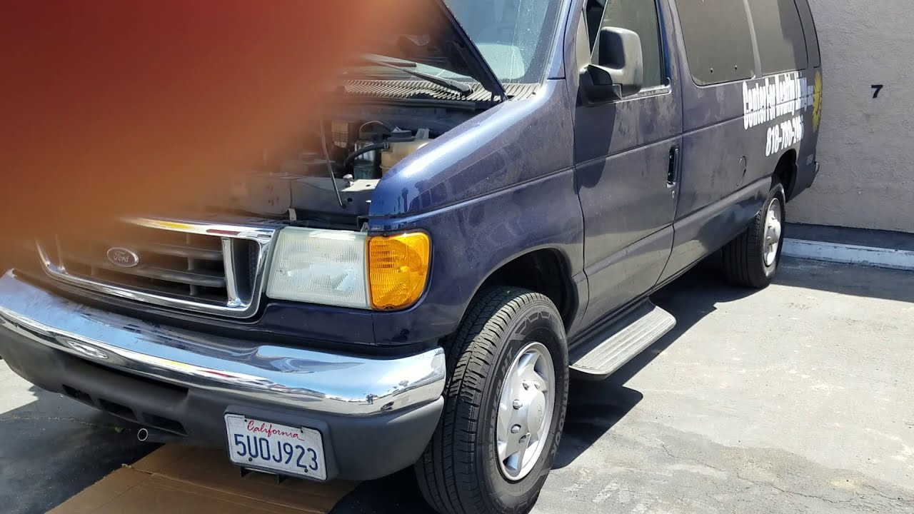 Ford E350 2006 года выпуска, двигатель 5.4 V8. Самостоятельное снятие компрессора кондиционера, ч...