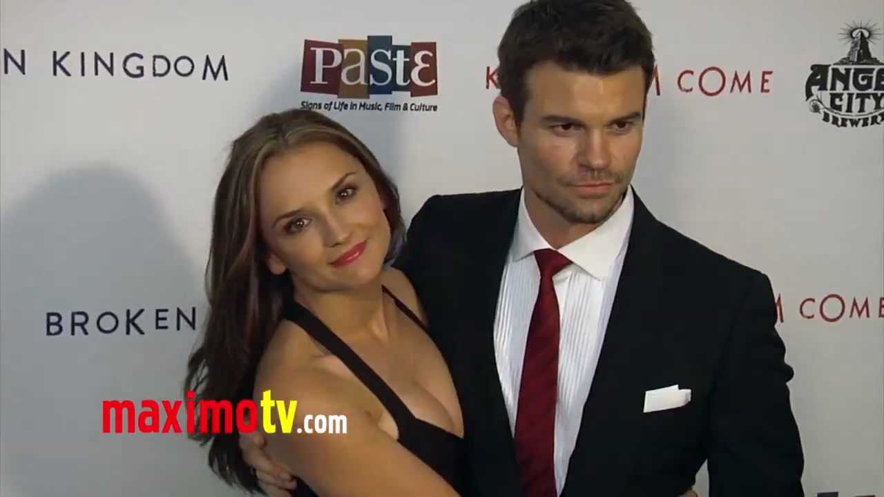 Daniel Gillies and Rachael Leigh Cook 