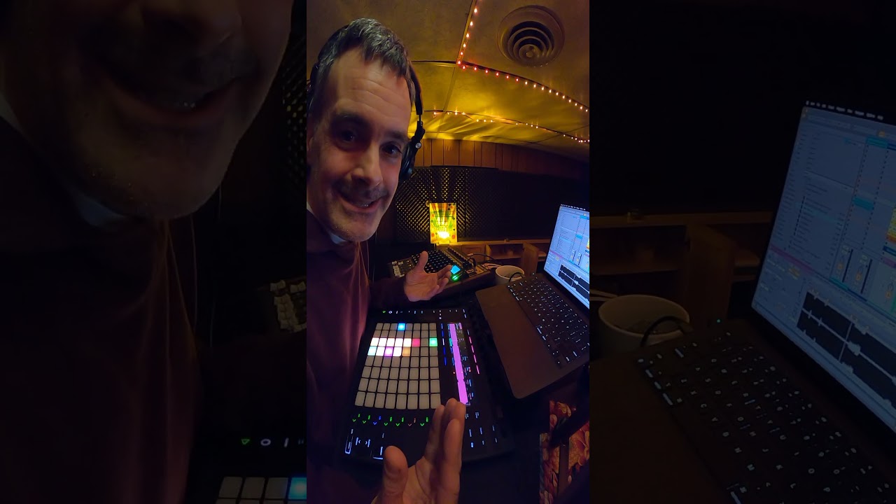 watch and find out how to DJ with Ableton Live 🎛🎧 #abletondj