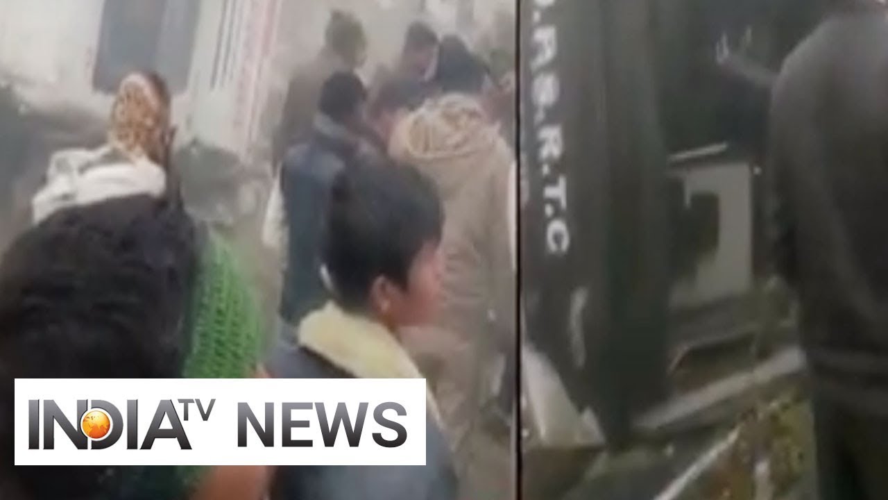 2 dead after bus turns turtle on Agra-Lucknow Expressway due to poor visibility