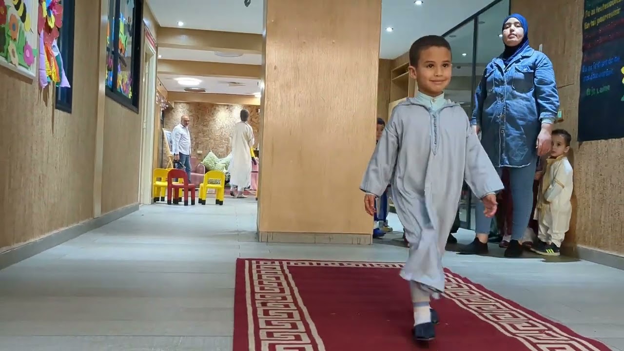 La vidéo complète du défilé des habits traditionnels des anges de la maternelle