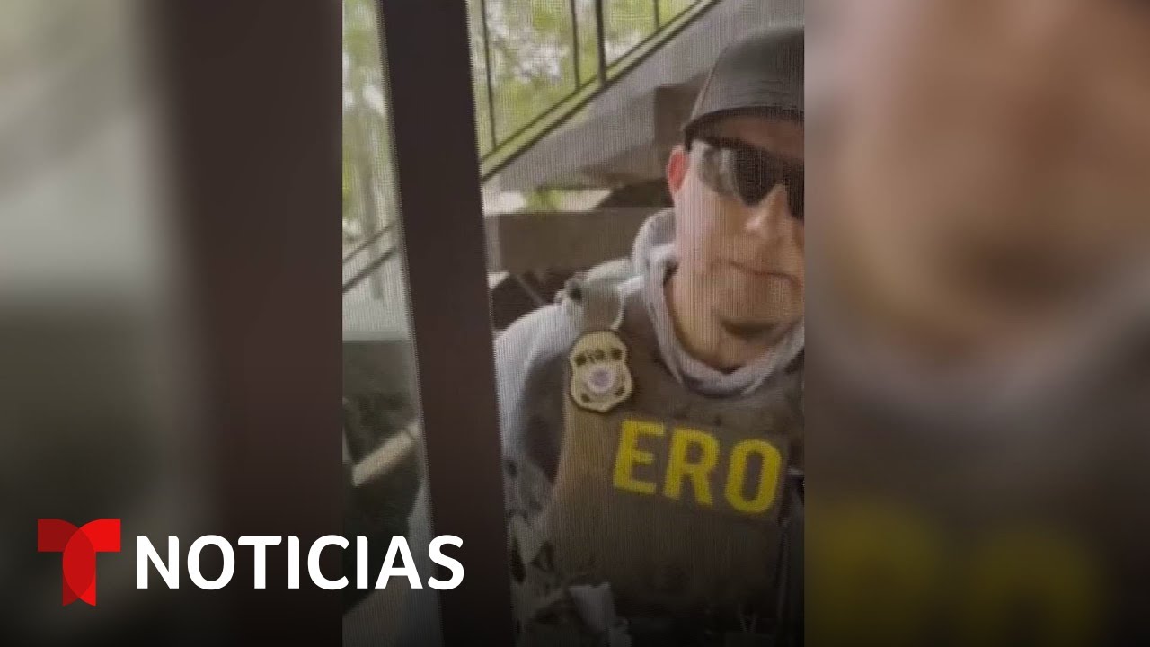 Familia explica cómo evitó una redada de ICE (que grabaron) en su propia casa | Noticias Telemundo