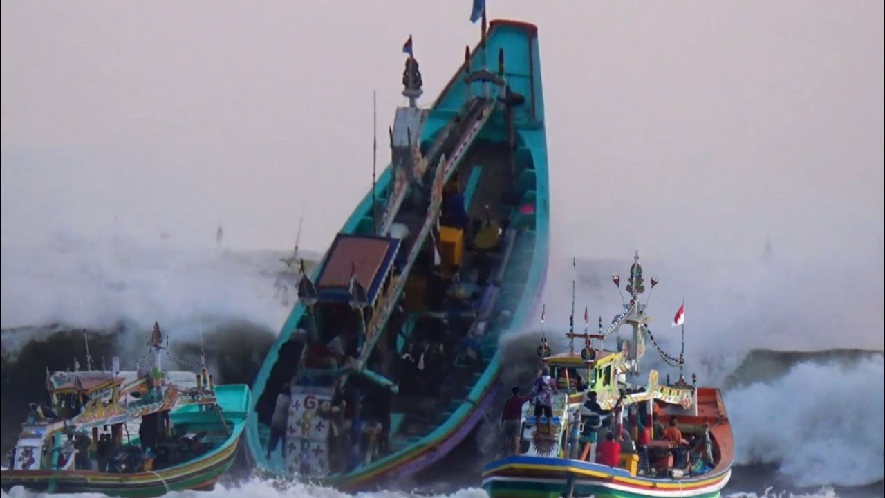 Terkini Gelombang Terbesar Kapal Sampai Terbang 26/7/2022/17:15