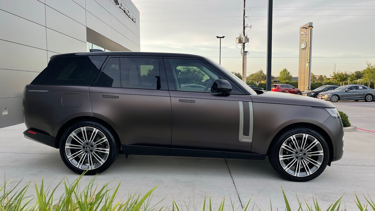 4.4 liter twin turbo V8 Engine on the new 2023 Range Rover Autobiography