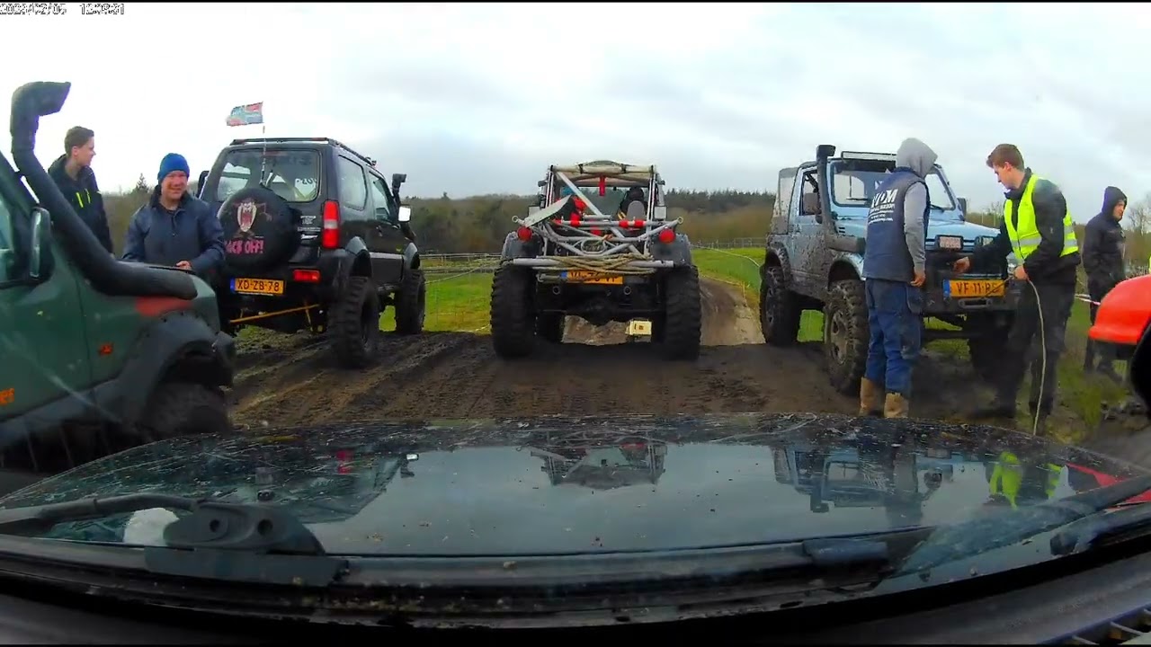 4x4 rijden crosbaan oss bij stichting Jeebee