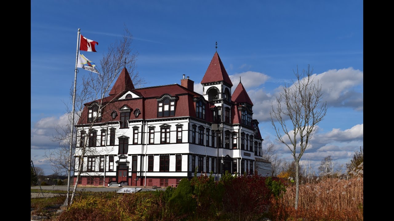 200 year Old Haunted School In Lunenburg Nova Scotia | 2019