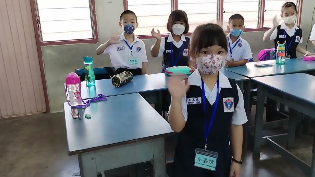 2023/24年中华小学迎新周，学姐学长欢迎第一学年学弟学妹的到来。