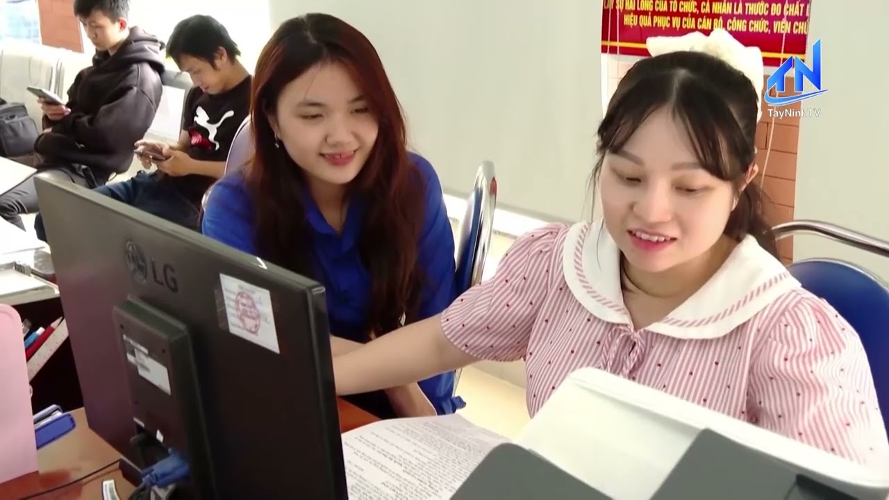 Nâng cao kỹ năng số thúc đẩy xây dựng chính quyền số tại Tây Ninh | TayNinhTV