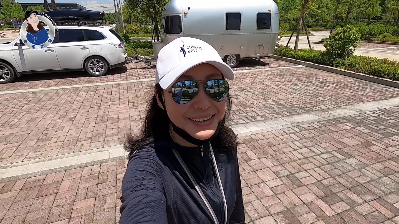 拖挂房车旅居生活，女司机拖着花房四海为家，走走停停全看心情！