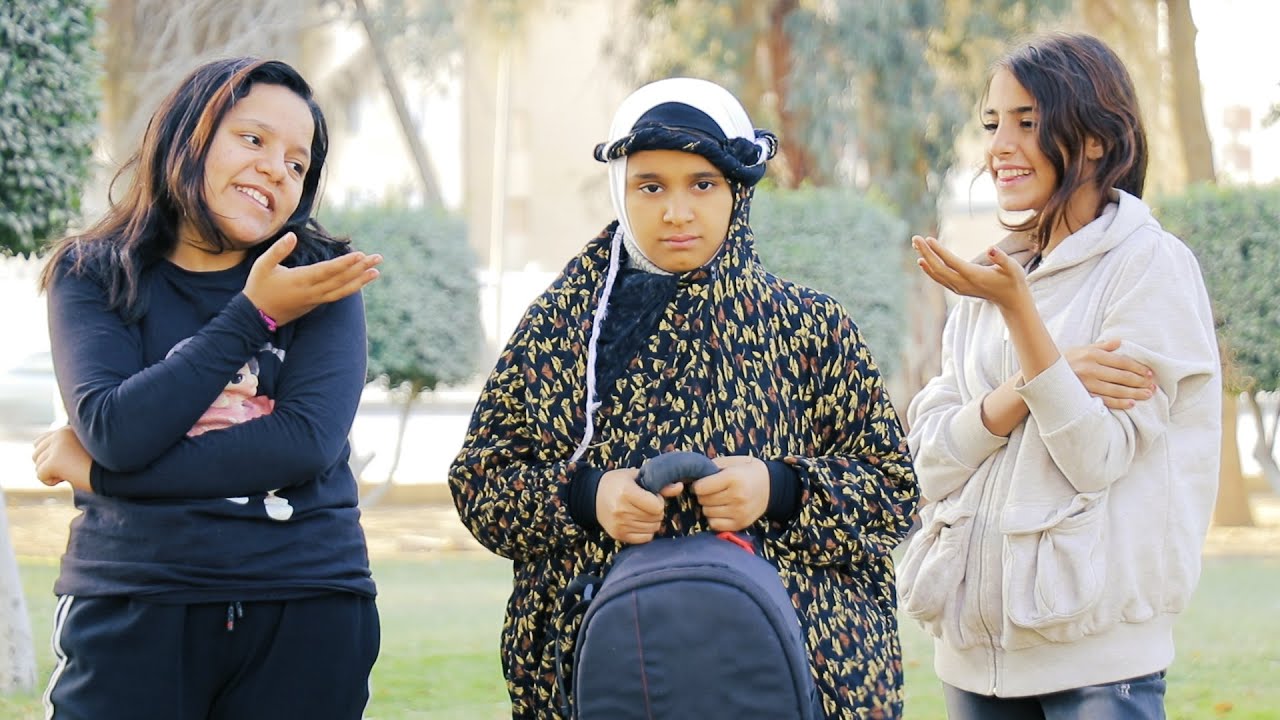 اتريقو على صاحبتهم الفقيرة اللى جايه من الاقاليم🧕🏿 عشان خاطر لهجتها ورد فعل قوى😱 || {يا فلاحه}